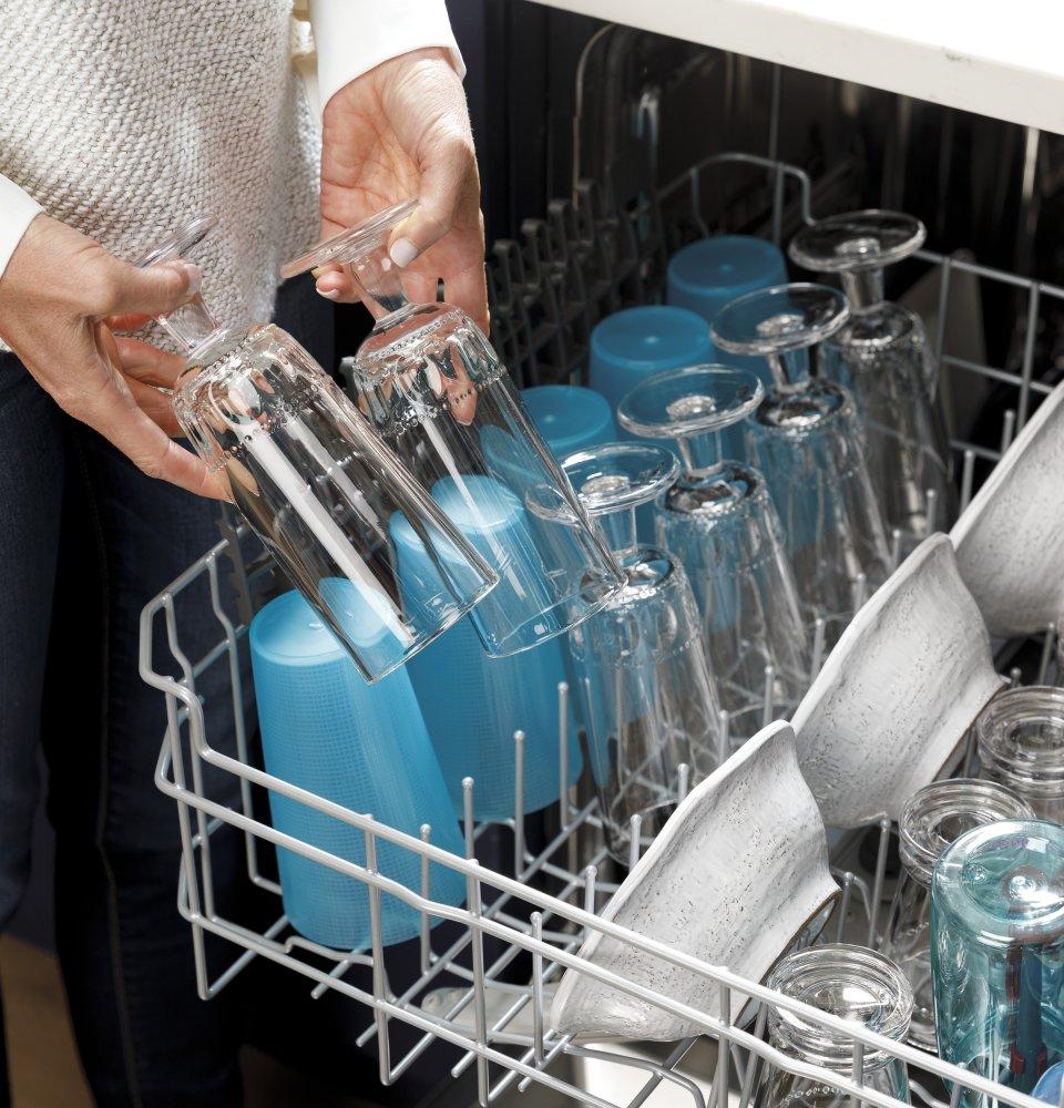 Ge Appliances GDT645SMNES Ge® Top Control With Stainless Steel Interior Dishwasher With Sanitize Cycle & Dry Boost With Fan Assist