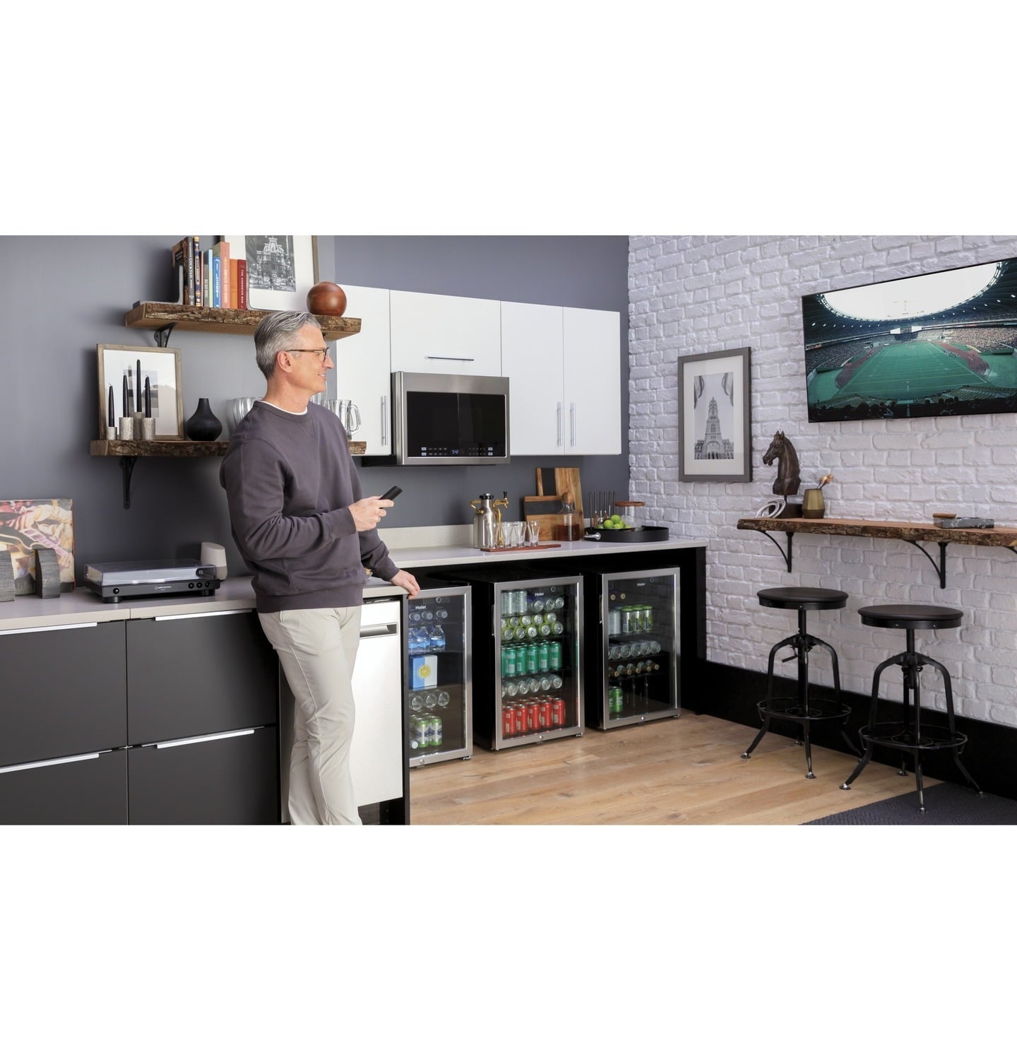 Haier HEBF100BXS 150-Can Beverage Center